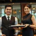 Waiter adalah: Peran dan Tugas Waiter dalam Restoran