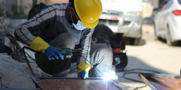 Apa Itu Welder: Penjelasan Tugas dan Tanggung Jawabnya