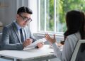 15 Contoh Perkenalan Diri Saat Interview Kerja dan Hal yang Harus Dihindari