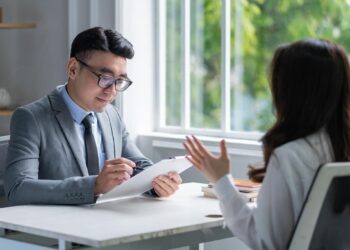 15 Contoh Perkenalan Diri Saat Interview Kerja dan Hal yang Harus Dihindari